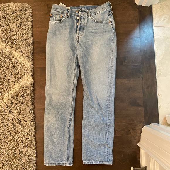Mid Rise Levi's - Picture 1 of 3